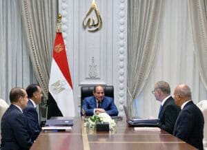 اجتمع السيد الرئيس عبد الفتاح السيسي، بمدينة العلمين اليوم، مع الدكتور مصطفى مدبولي رئيس مجلس الوزراء، والمهندس كريم بدوي وزير البترول والثروة المعدنية.